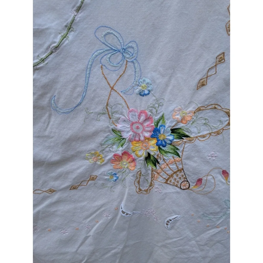 VTG Cotton Ivory Embroidered Oval Tablecloth 92 X 61 Inches